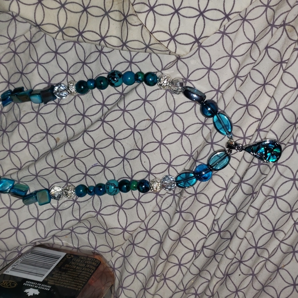 Semi precious stone mother of pearl albone silver necklace